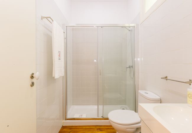 Apartment in Lisbon - RENT4REST CASTLE VIEW FAMILY & FRIENDS BAIRRO ALTO Apartment in Lisbon - RENT4REST CASTLE VIEW FAMILY & FRIENDS BAIRRO ALTO