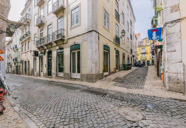 Apartment in Lisbon - RENT4REST CASTLE VIEW FAMILY & FRIENDS BAIRRO ALTO Apartment in Lisbon - RENT4REST CASTLE VIEW FAMILY & FRIENDS BAIRRO ALTO