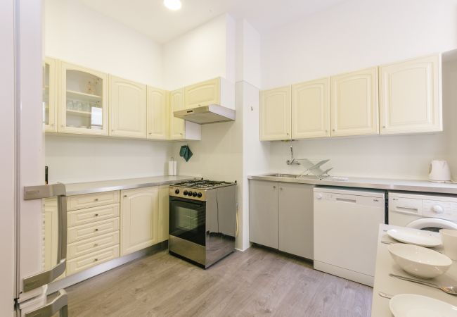 Apartment in Lisbon - RENT4REST CASTLE VIEW FAMILY & FRIENDS BAIRRO ALTO Apartment in Lisbon - RENT4REST CASTLE VIEW FAMILY & FRIENDS BAIRRO ALTO