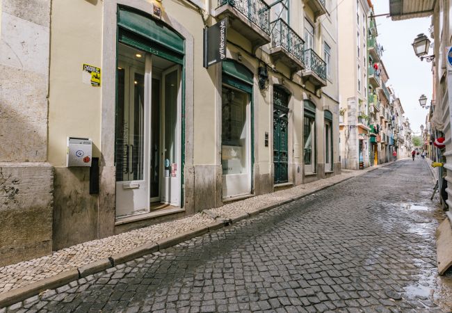 Apartment in Lisbon - RENT4REST CASTLE VIEW FAMILY & FRIENDS BAIRRO ALTO Apartment in Lisbon - RENT4REST CASTLE VIEW FAMILY & FRIENDS BAIRRO ALTO