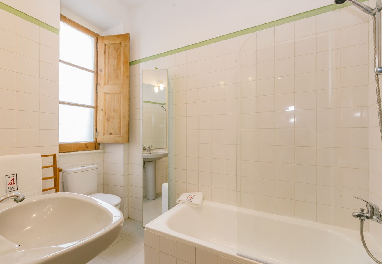 Apartment in Lisbon - RENT4REST CASTLE VIEW FAMILY & FRIENDS BAIRRO ALTO Apartment in Lisbon - RENT4REST CASTLE VIEW FAMILY & FRIENDS BAIRRO ALTO