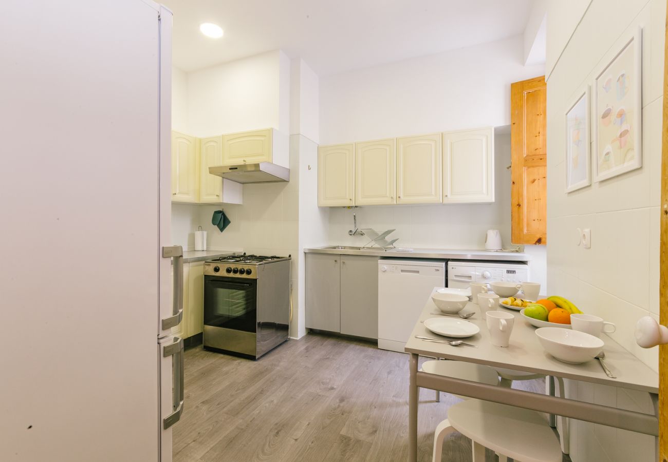 Apartment in Lisbon - RENT4REST CASTLE VIEW FAMILY & FRIENDS BAIRRO ALTO Apartment in Lisbon - RENT4REST CASTLE VIEW FAMILY & FRIENDS BAIRRO ALTO