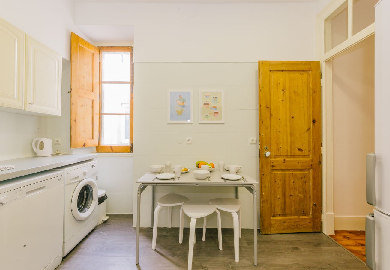 Apartment in Lisbon - RENT4REST CASTLE VIEW FAMILY & FRIENDS BAIRRO ALTO Apartment in Lisbon - RENT4REST CASTLE VIEW FAMILY & FRIENDS BAIRRO ALTO