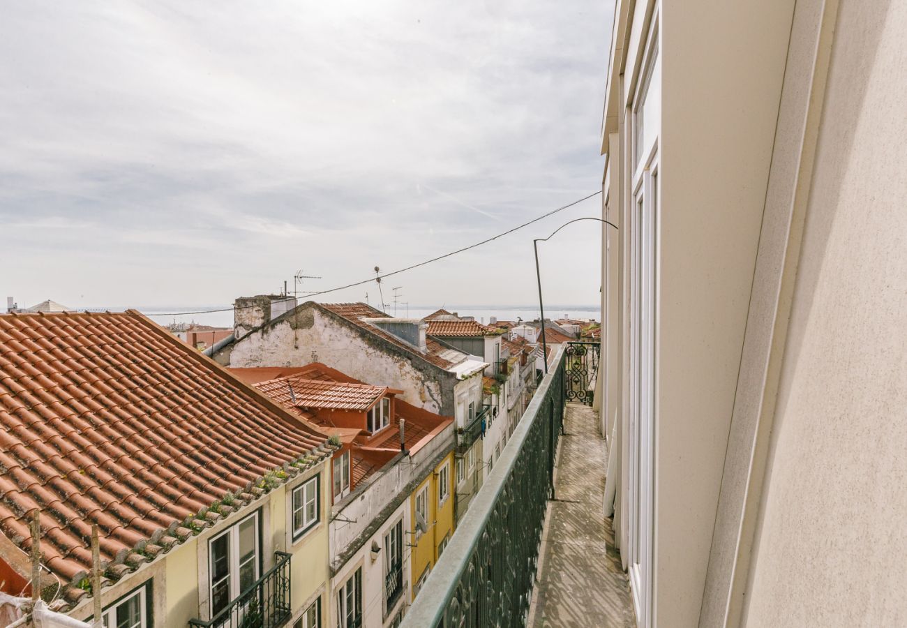 Apartment in Lisbon - RENT4REST CASTLE VIEW FAMILY & FRIENDS BAIRRO ALTO Apartment in Lisbon - RENT4REST CASTLE VIEW FAMILY & FRIENDS BAIRRO ALTO