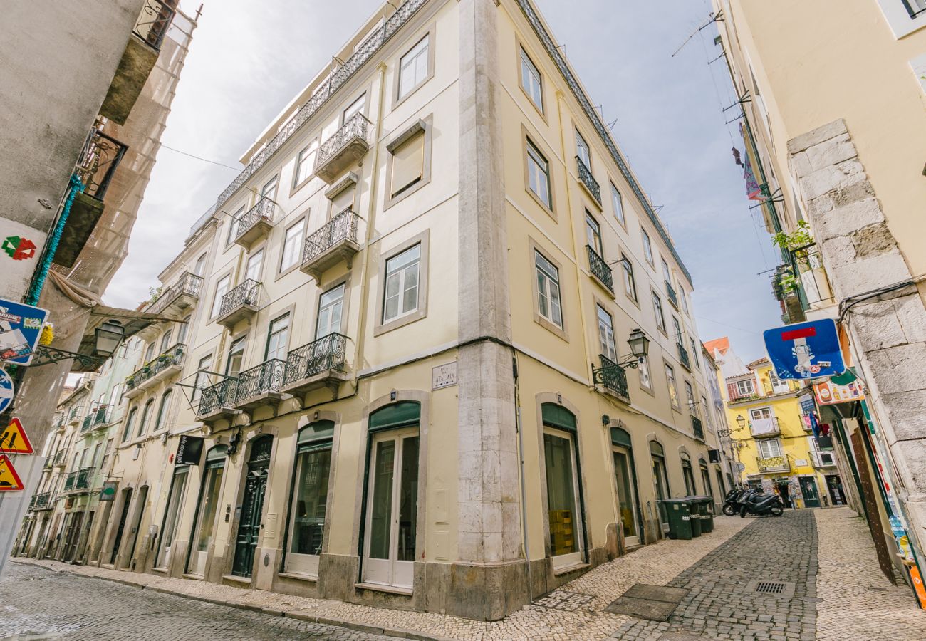 Apartment in Lisbon - RENT4REST CASTLE VIEW FAMILY & FRIENDS BAIRRO ALTO Apartment in Lisbon - RENT4REST CASTLE VIEW FAMILY & FRIENDS BAIRRO ALTO